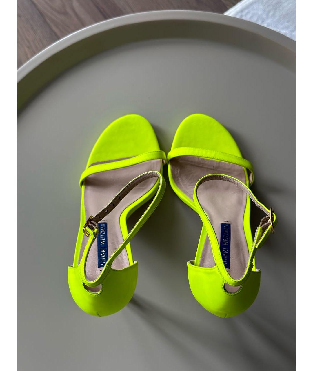 STUART WEITZMAN Салатовые кожаные босоножки, фото 3