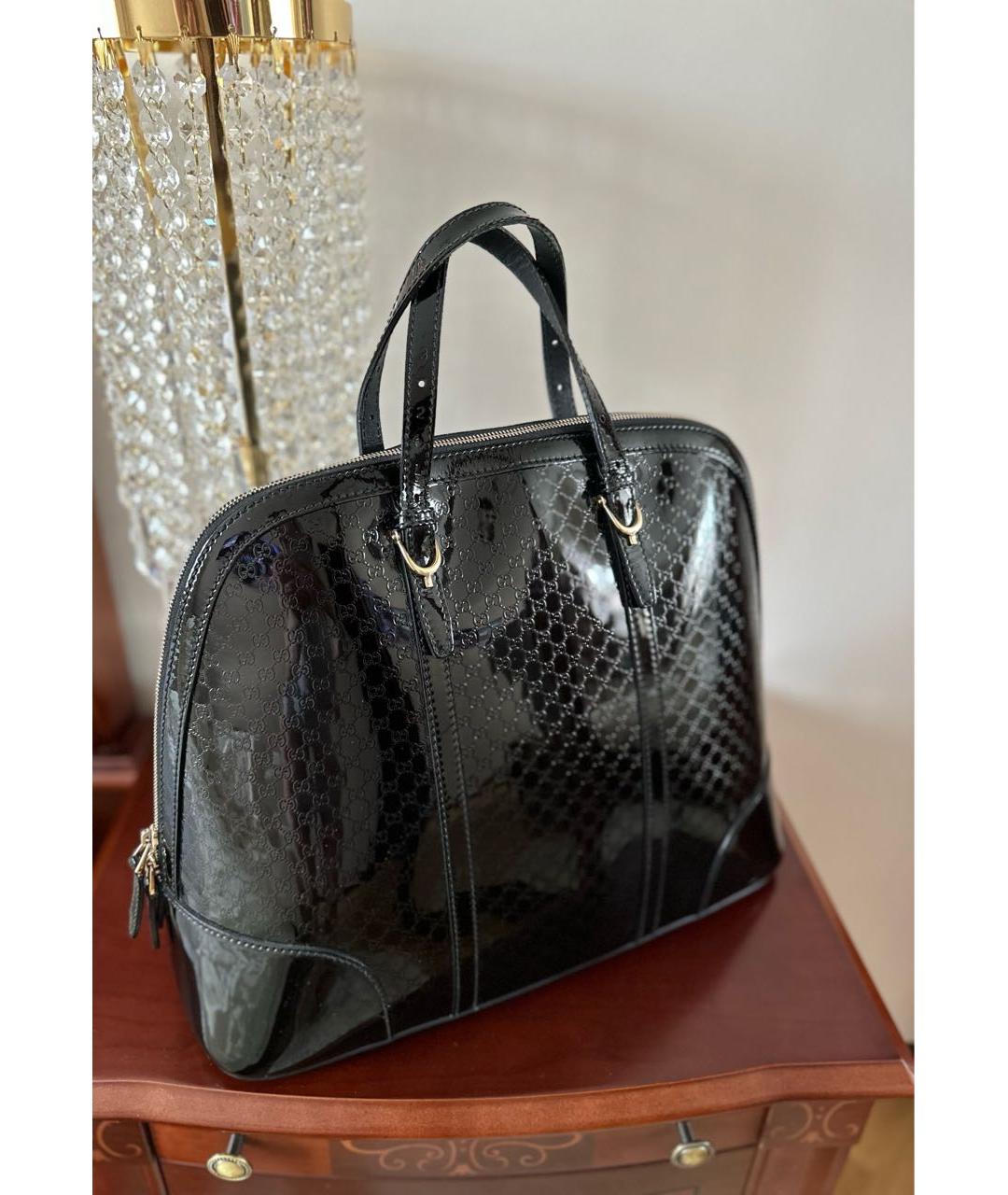 GUCCI Черная сумка с короткими ручками из лакированной кожи, фото 2