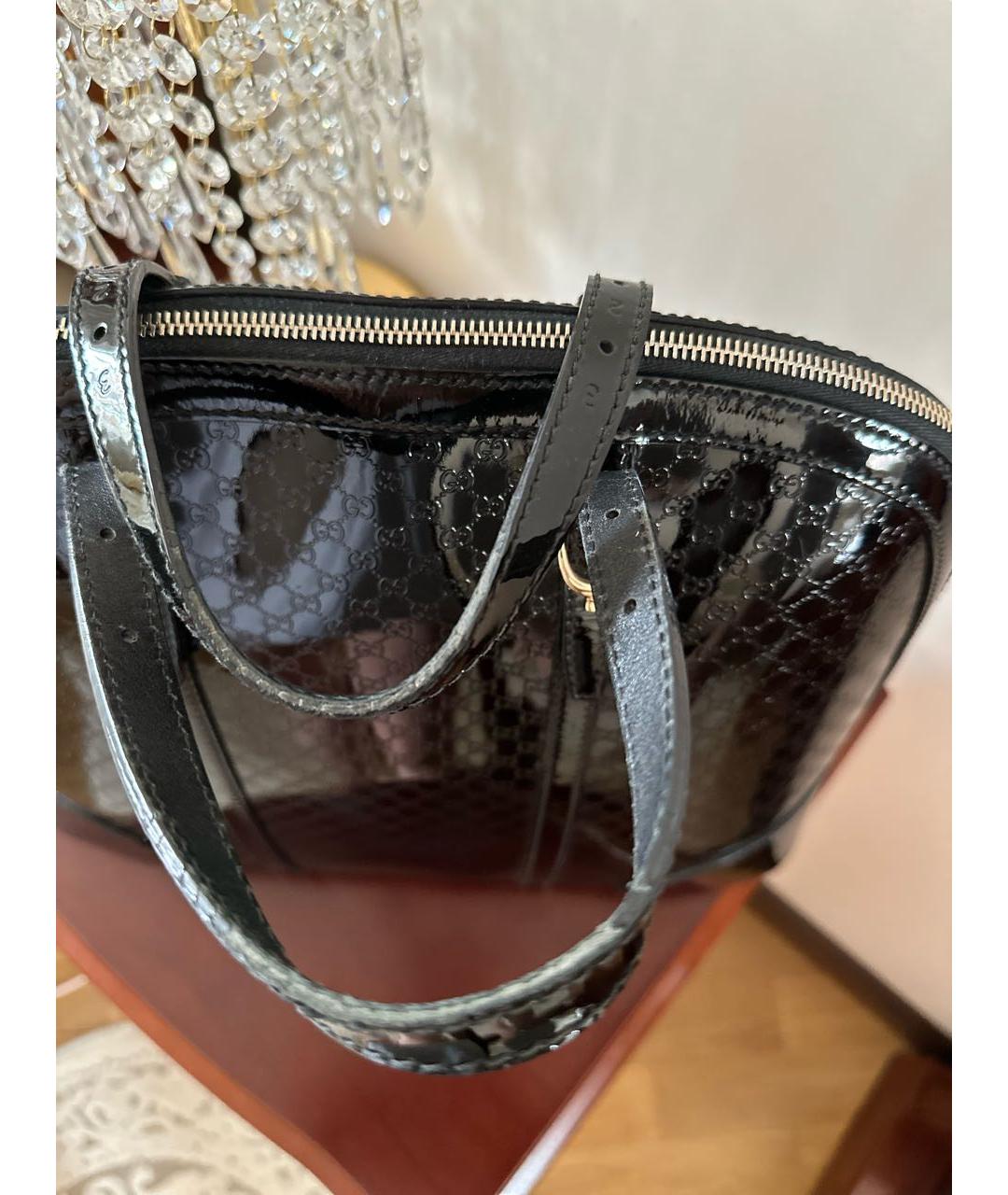 GUCCI Черная сумка с короткими ручками из лакированной кожи, фото 3