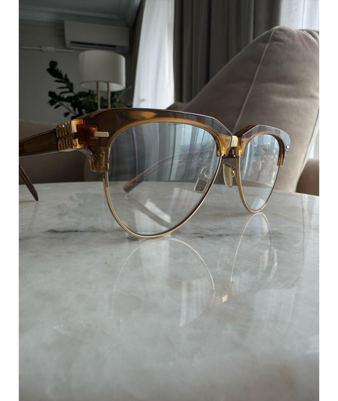 MIU MIU Коричневые пластиковые солнцезащитные очки, фото 2