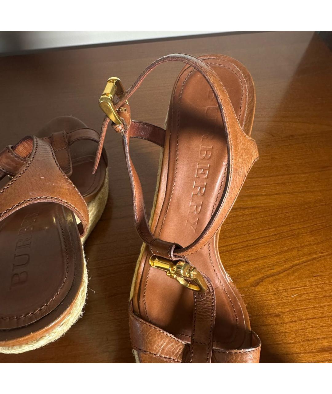 BURBERRY Коричневые кожаные босоножки, фото 5