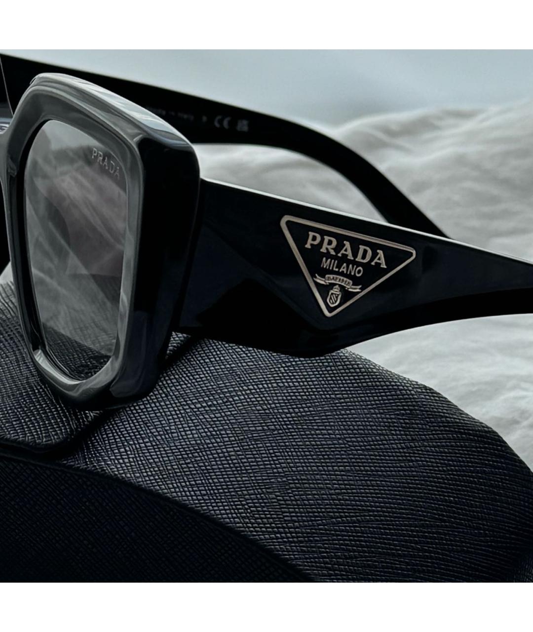 PRADA Черные пластиковые солнцезащитные очки, фото 3