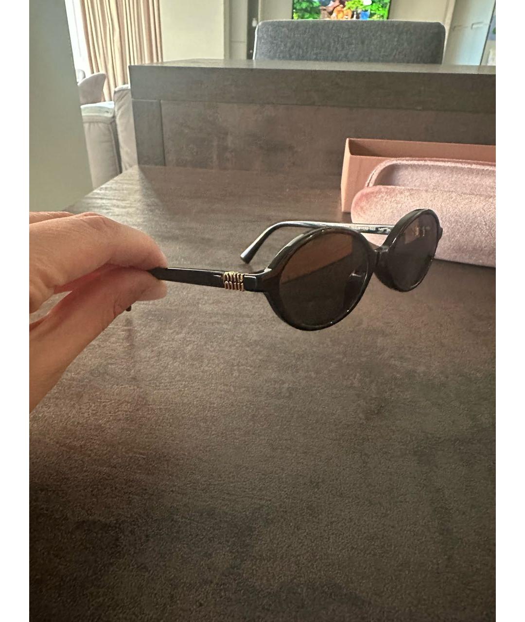MIU MIU Черные пластиковые солнцезащитные очки, фото 2