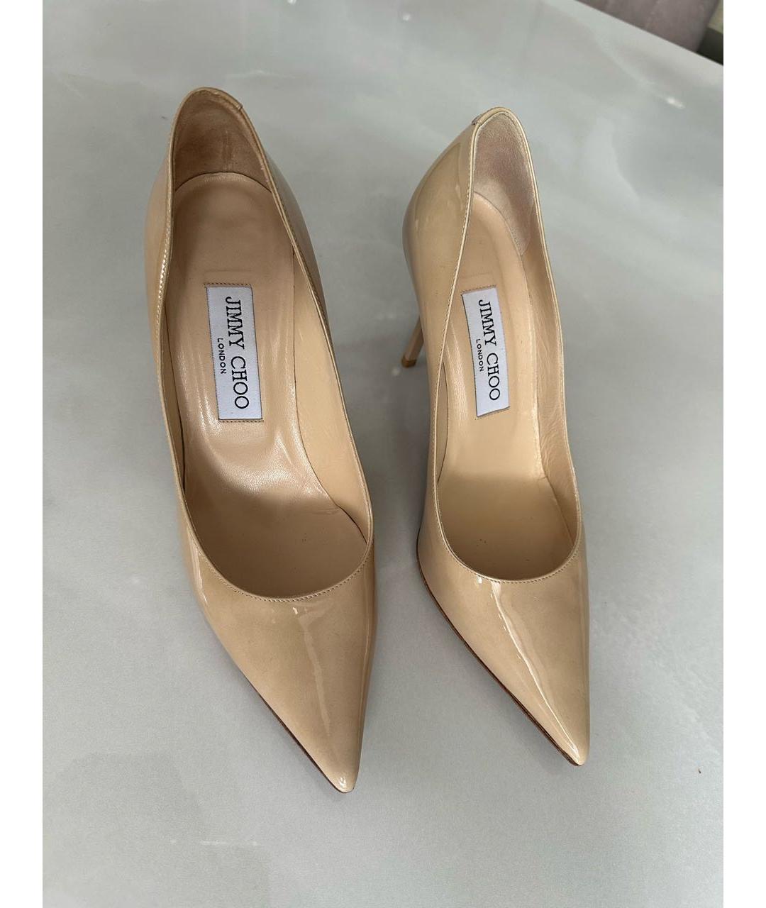 JIMMY CHOO Бежевые туфли из лакированной кожи, фото 2