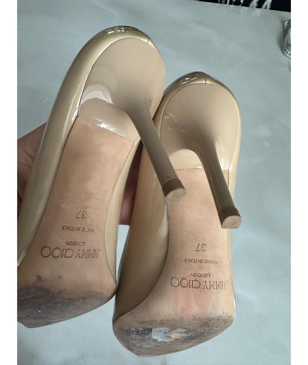 JIMMY CHOO Бежевые туфли из лакированной кожи, фото 5