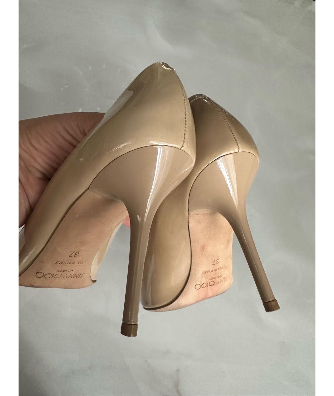 JIMMY CHOO Бежевые туфли из лакированной кожи, фото 3