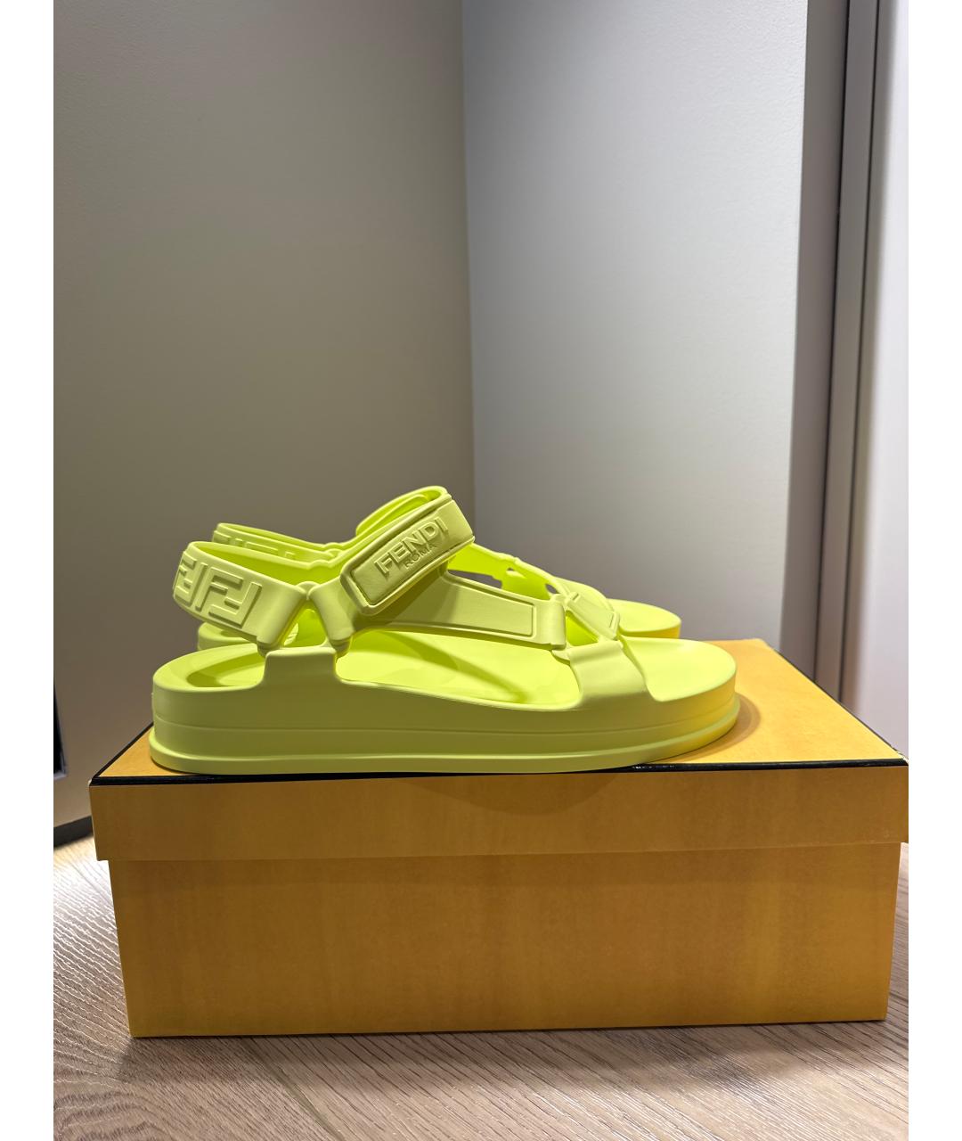 FENDI Желтые резиновые босоножки, фото 8