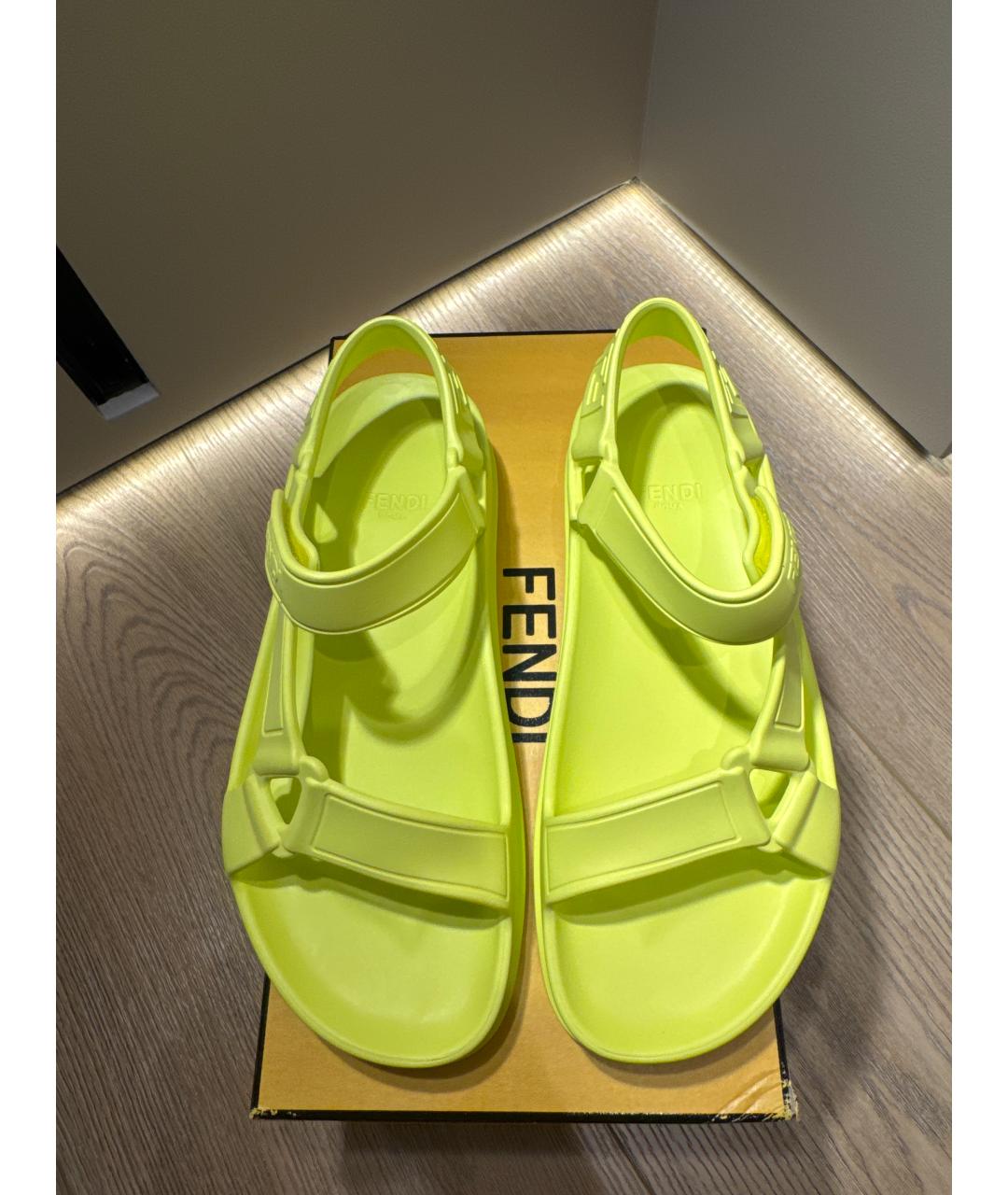 FENDI Желтые резиновые босоножки, фото 2