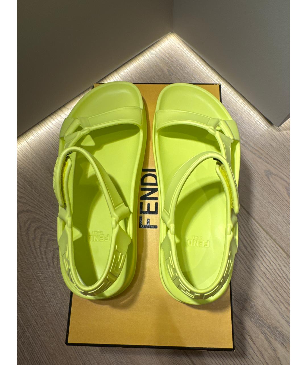 FENDI Желтые резиновые босоножки, фото 3