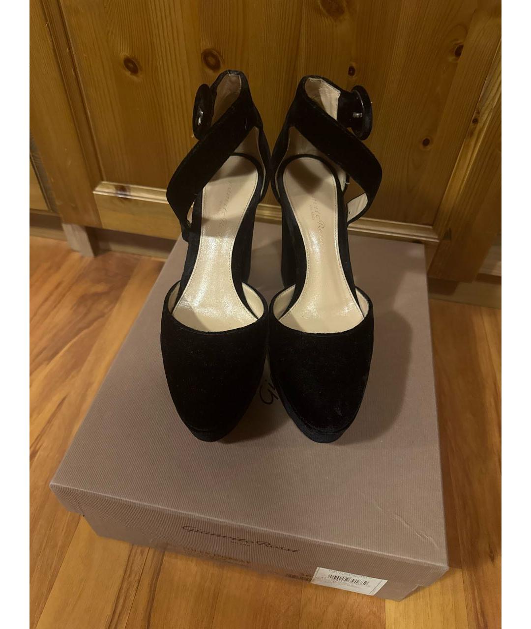 GIANVITO ROSSI Черные бархатные туфли, фото 2