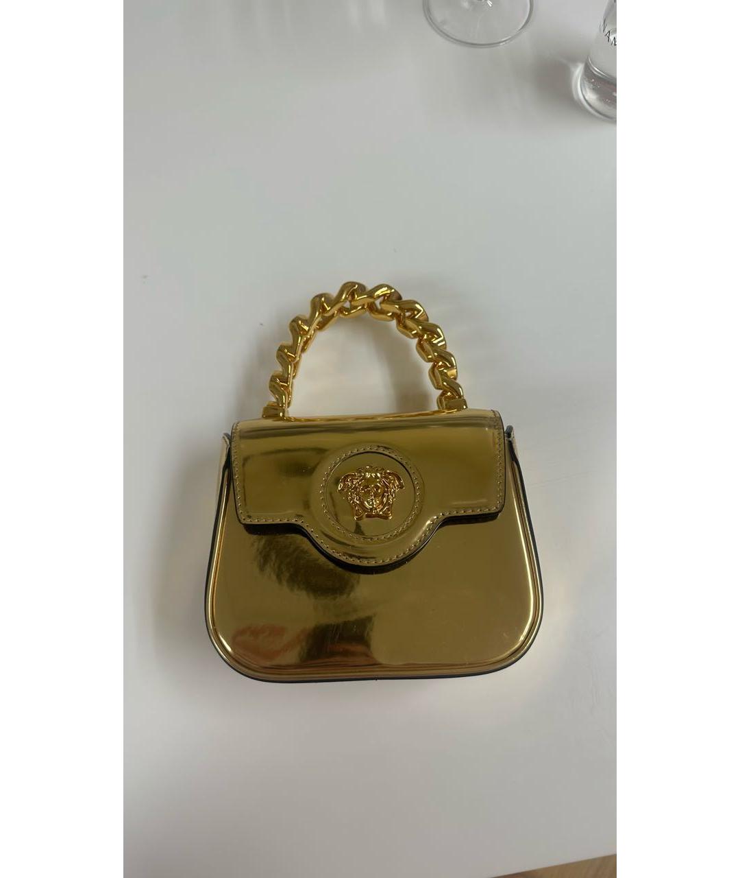 VERSACE Золотая сумка через плечо из лакированной кожи, фото 4