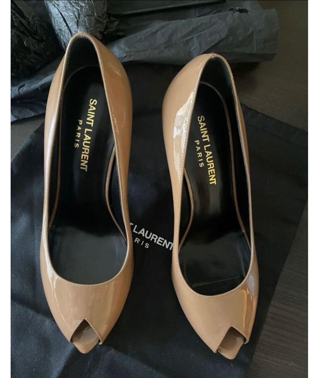 SAINT LAURENT Бежевые туфли из лакированной кожи, фото 2