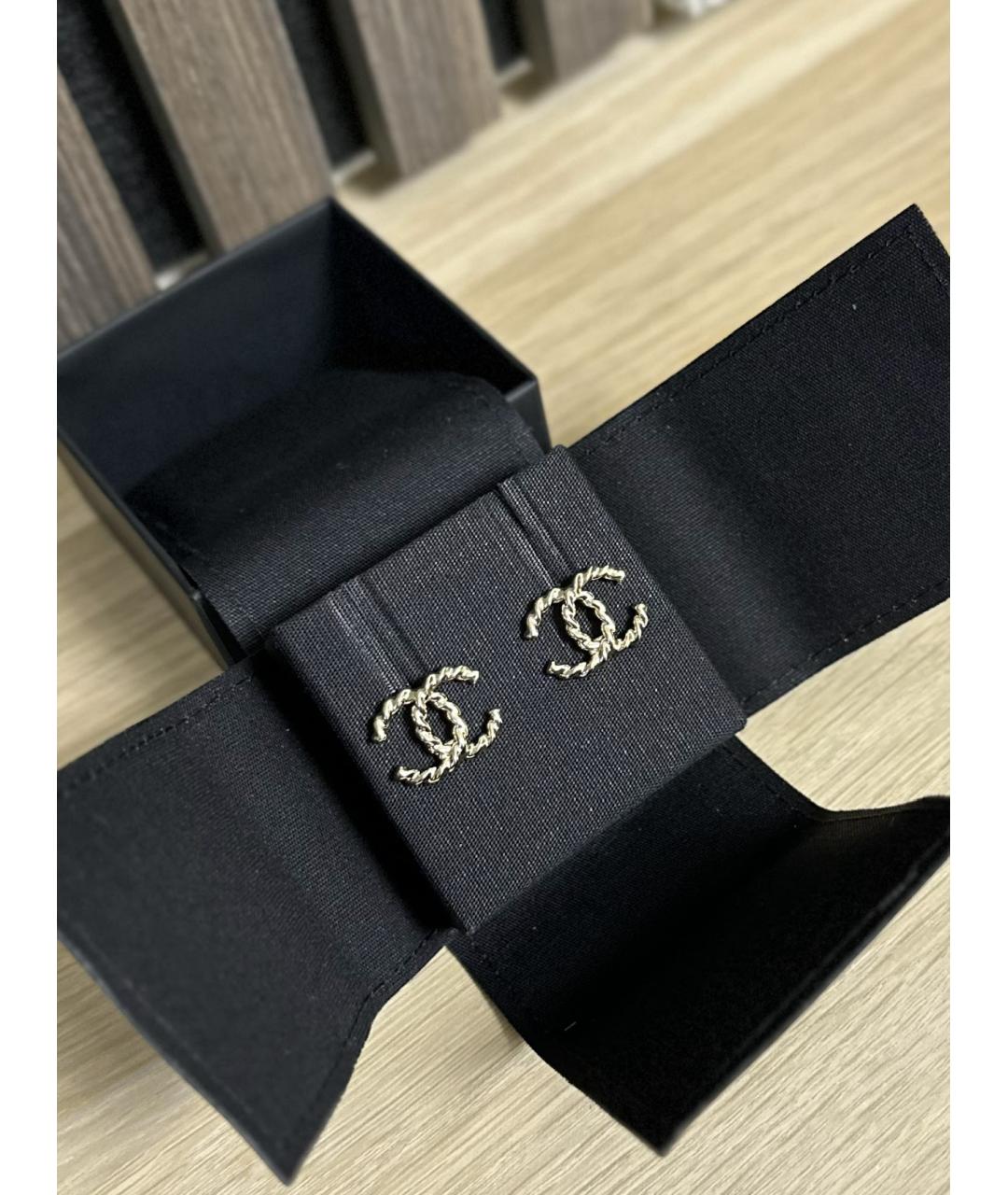 CHANEL Золотые металлические серьги, фото 3