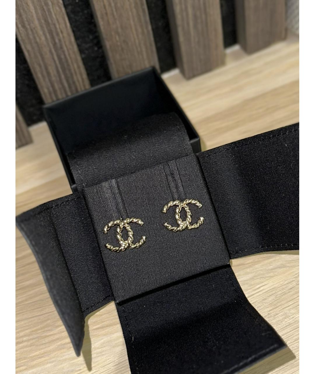 CHANEL Золотые металлические серьги, фото 6