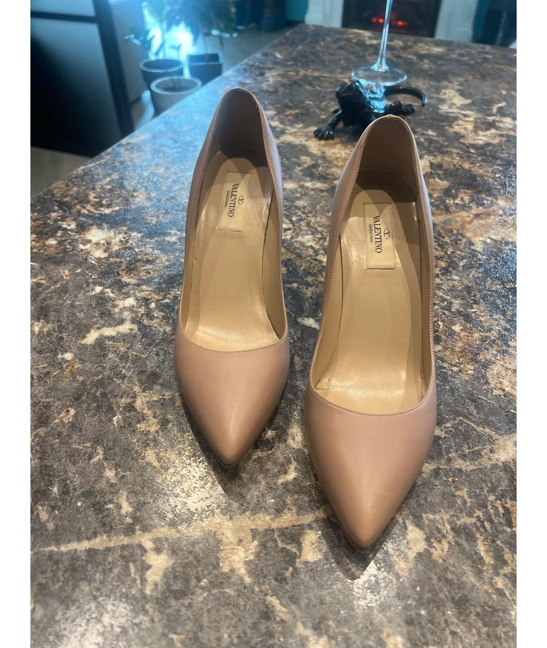 VALENTINO Бежевые кожаные туфли, фото 2