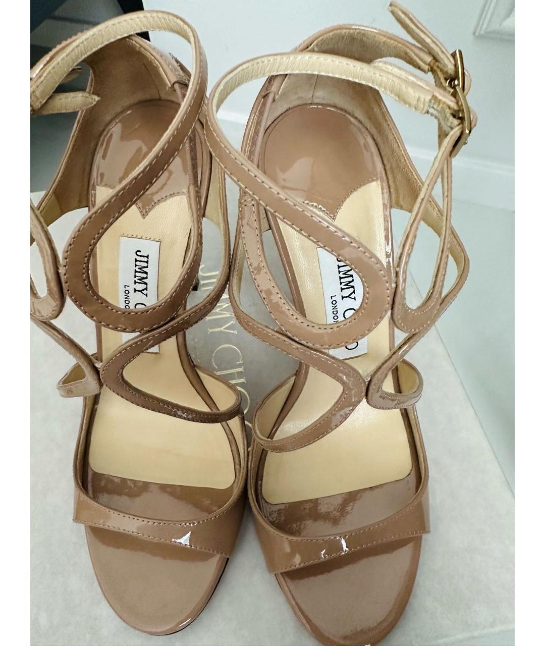 JIMMY CHOO Бежевые босоножки из лакированной кожи, фото 2