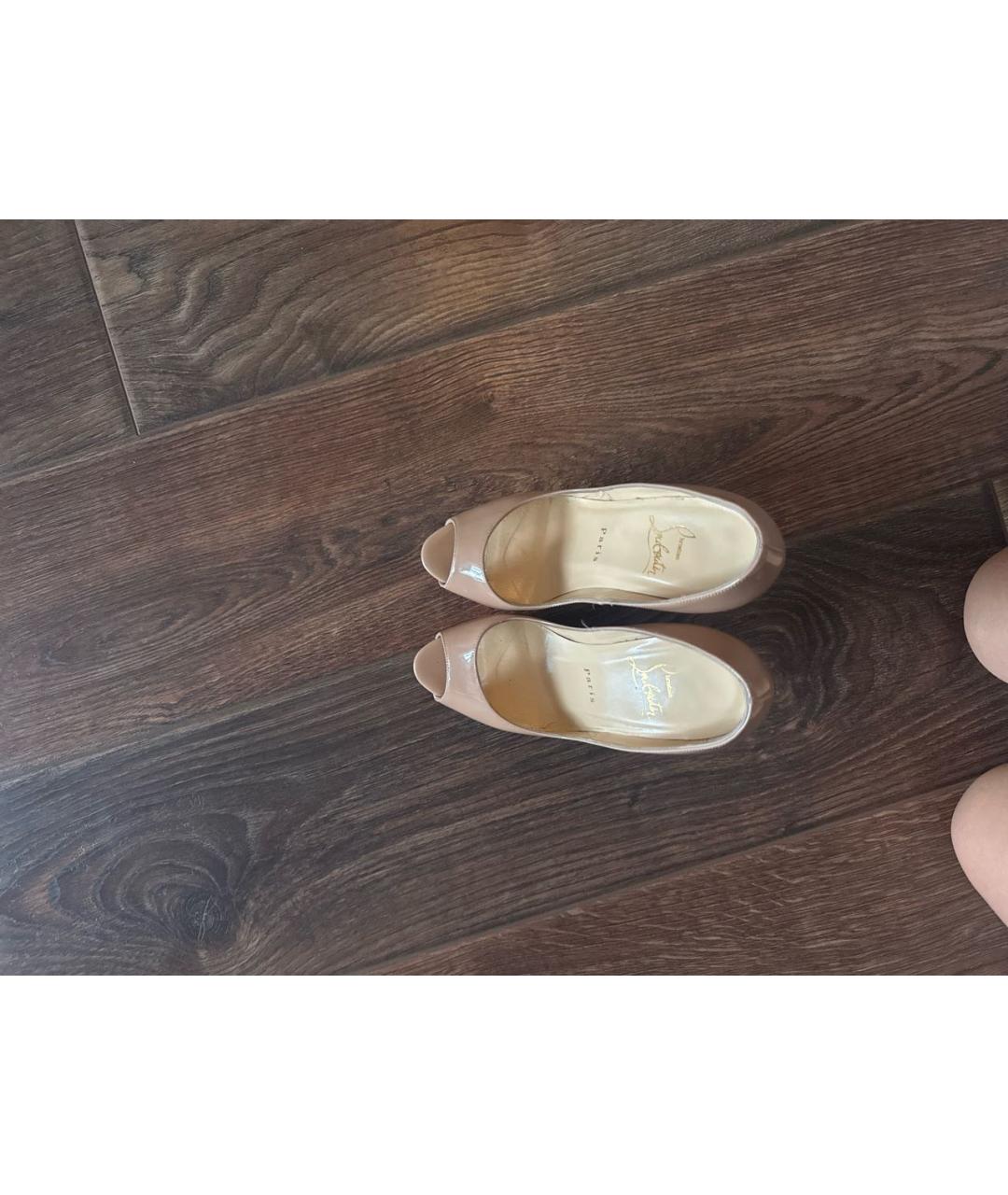 CHRISTIAN LOUBOUTIN Бежевые кожаные туфли, фото 3