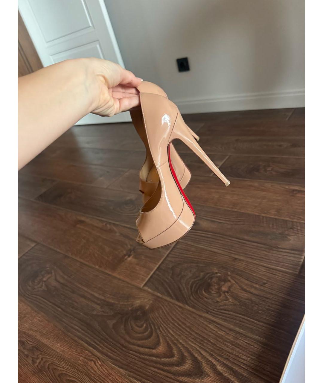 CHRISTIAN LOUBOUTIN Бежевые кожаные туфли, фото 5
