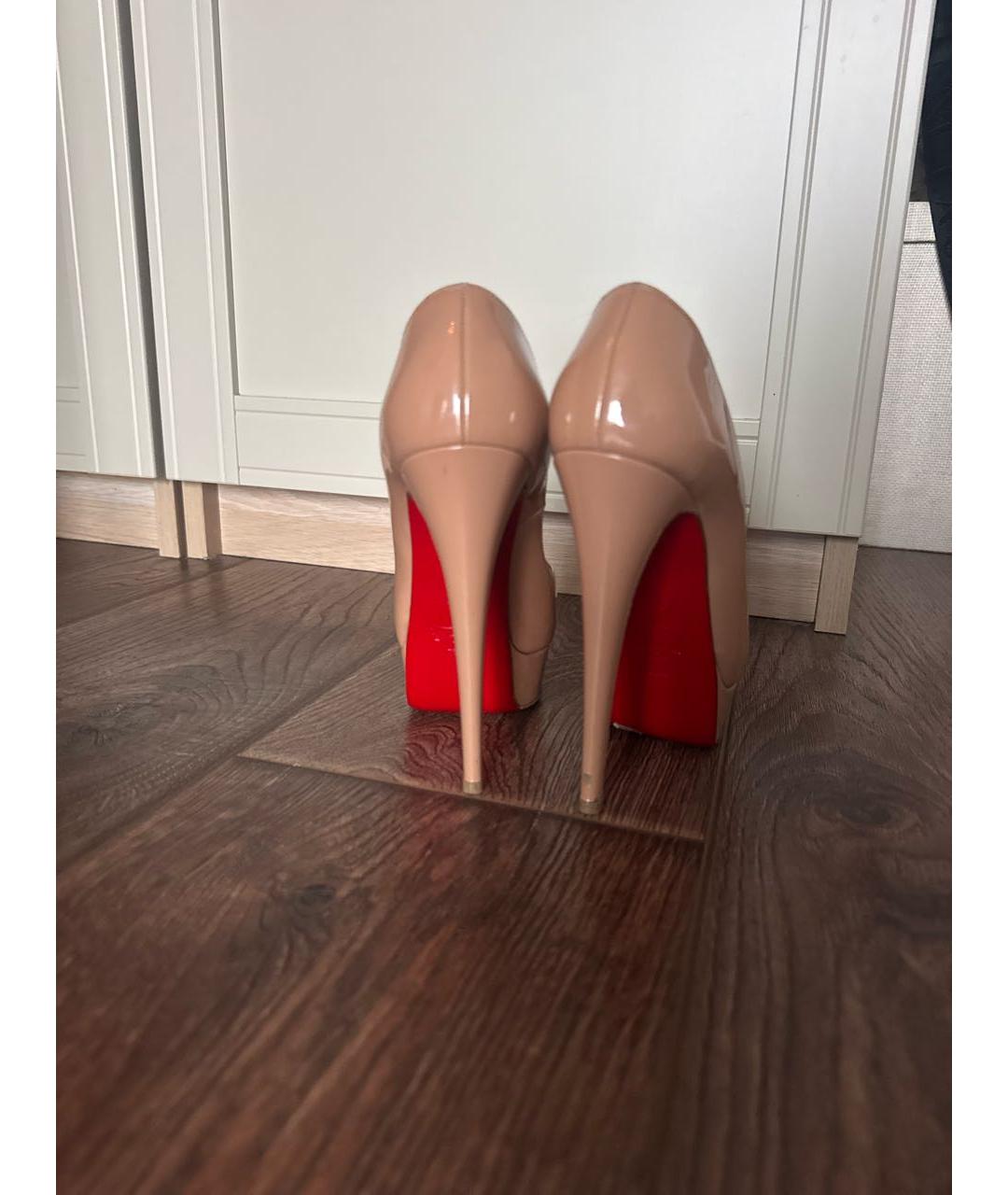 CHRISTIAN LOUBOUTIN Бежевые кожаные туфли, фото 4