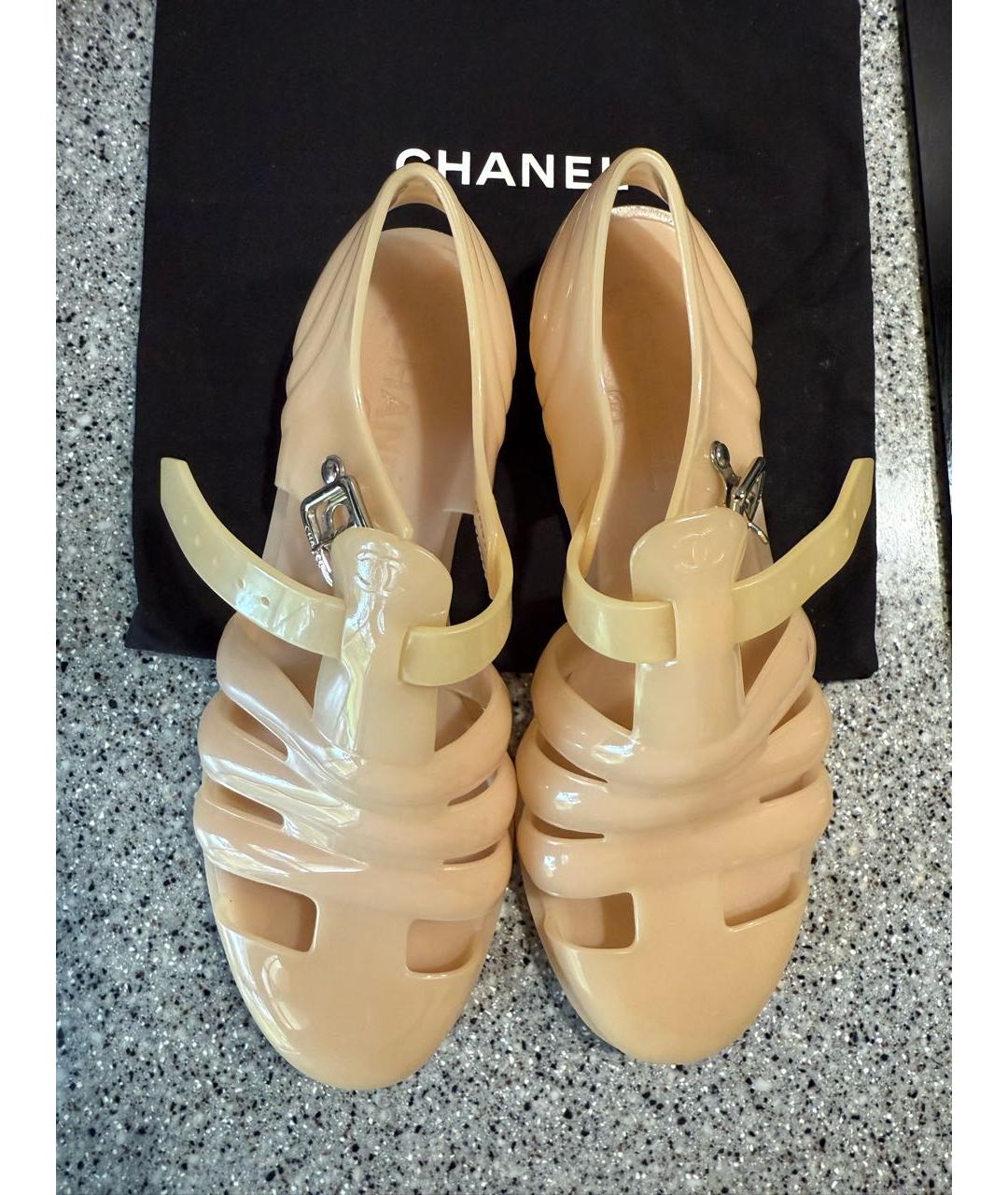 CHANEL Бежевые резиновые сандалии, фото 2
