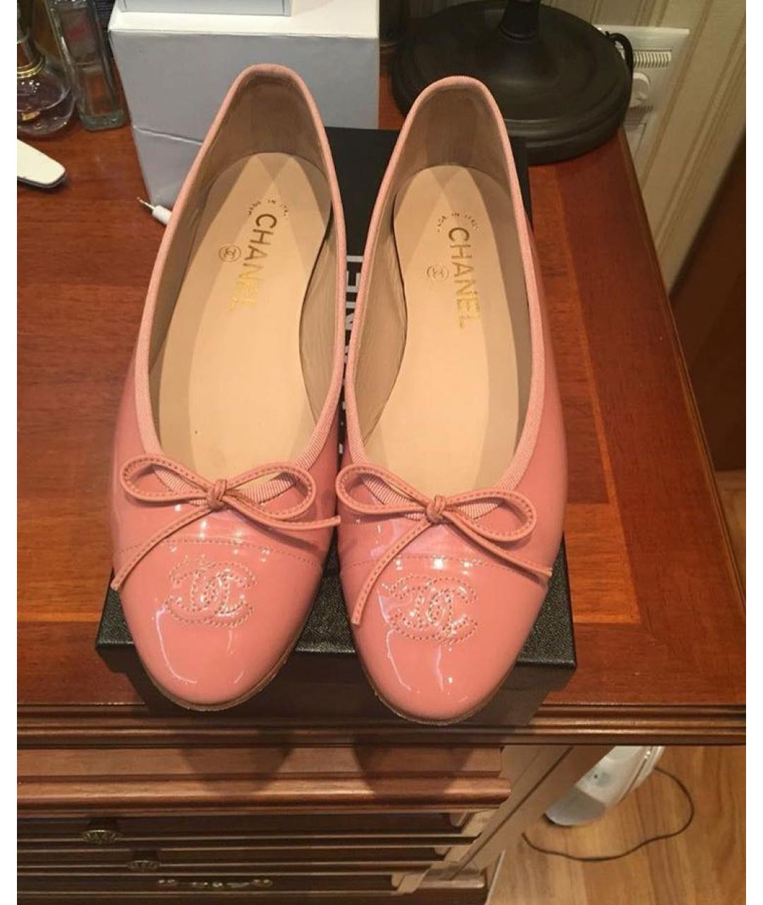 CHANEL Розовые балетки из лакированной кожи, фото 3