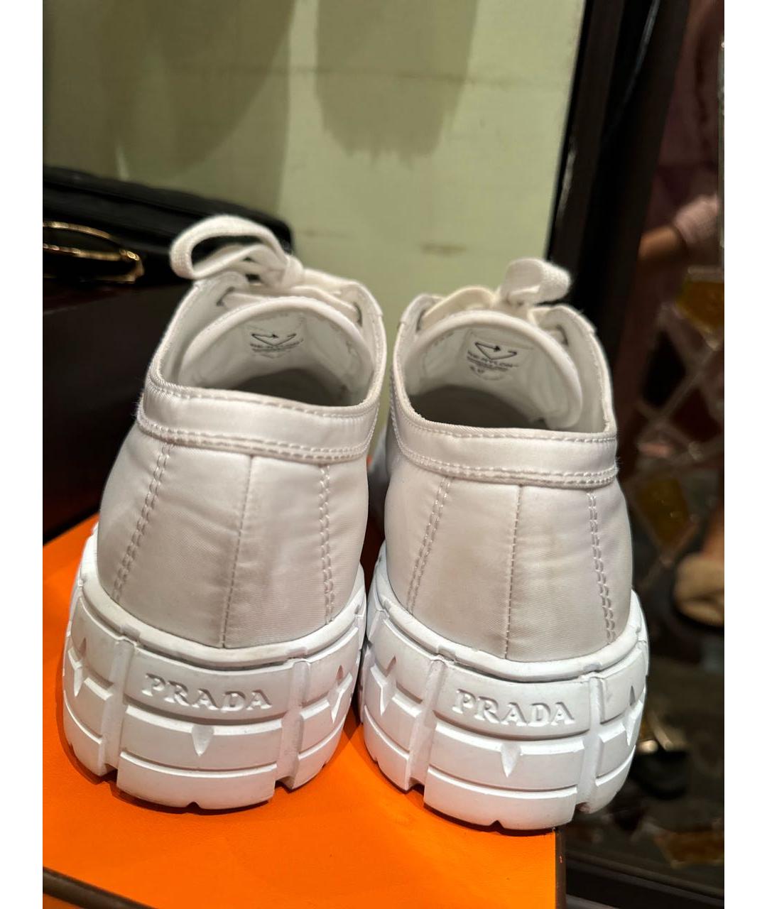 PRADA Белые текстильные кеды, фото 4