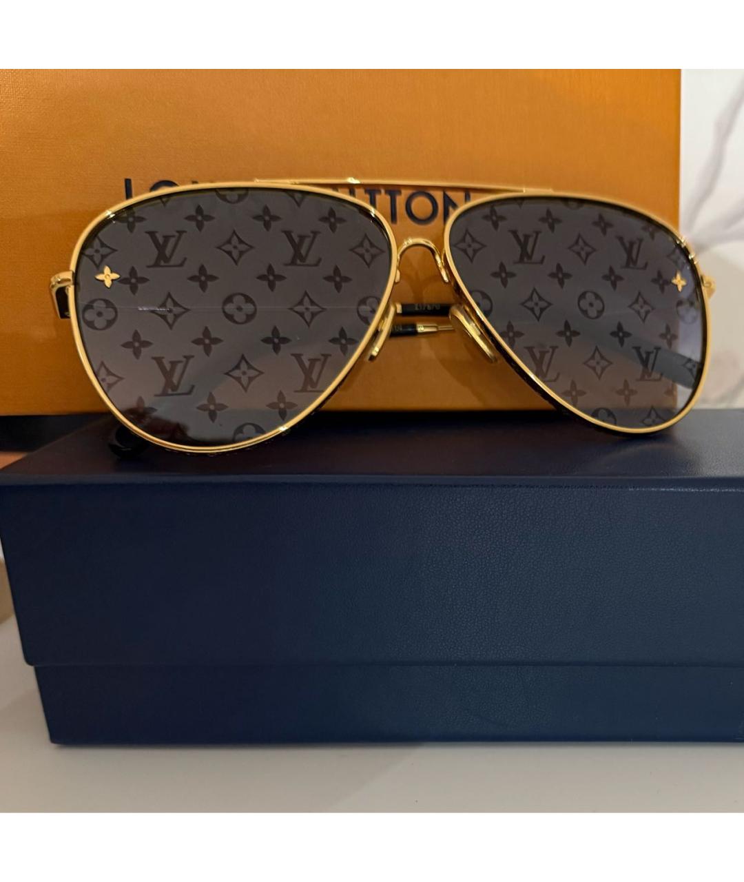 LOUIS VUITTON Золотые металлические солнцезащитные очки, фото 5