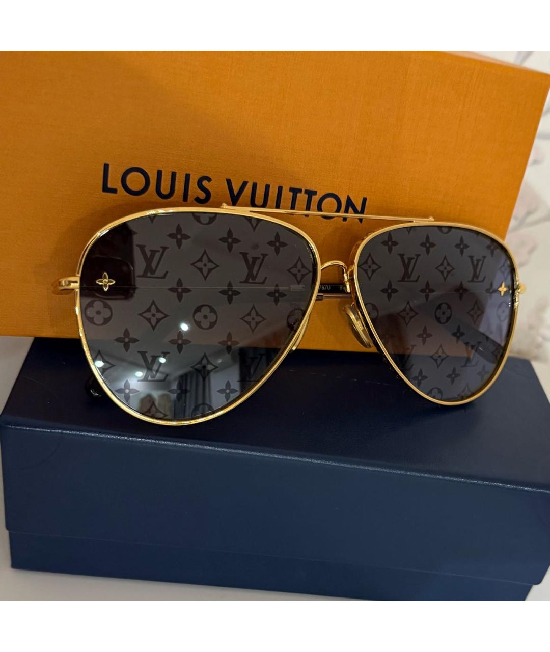 LOUIS VUITTON Золотые металлические солнцезащитные очки, фото 4