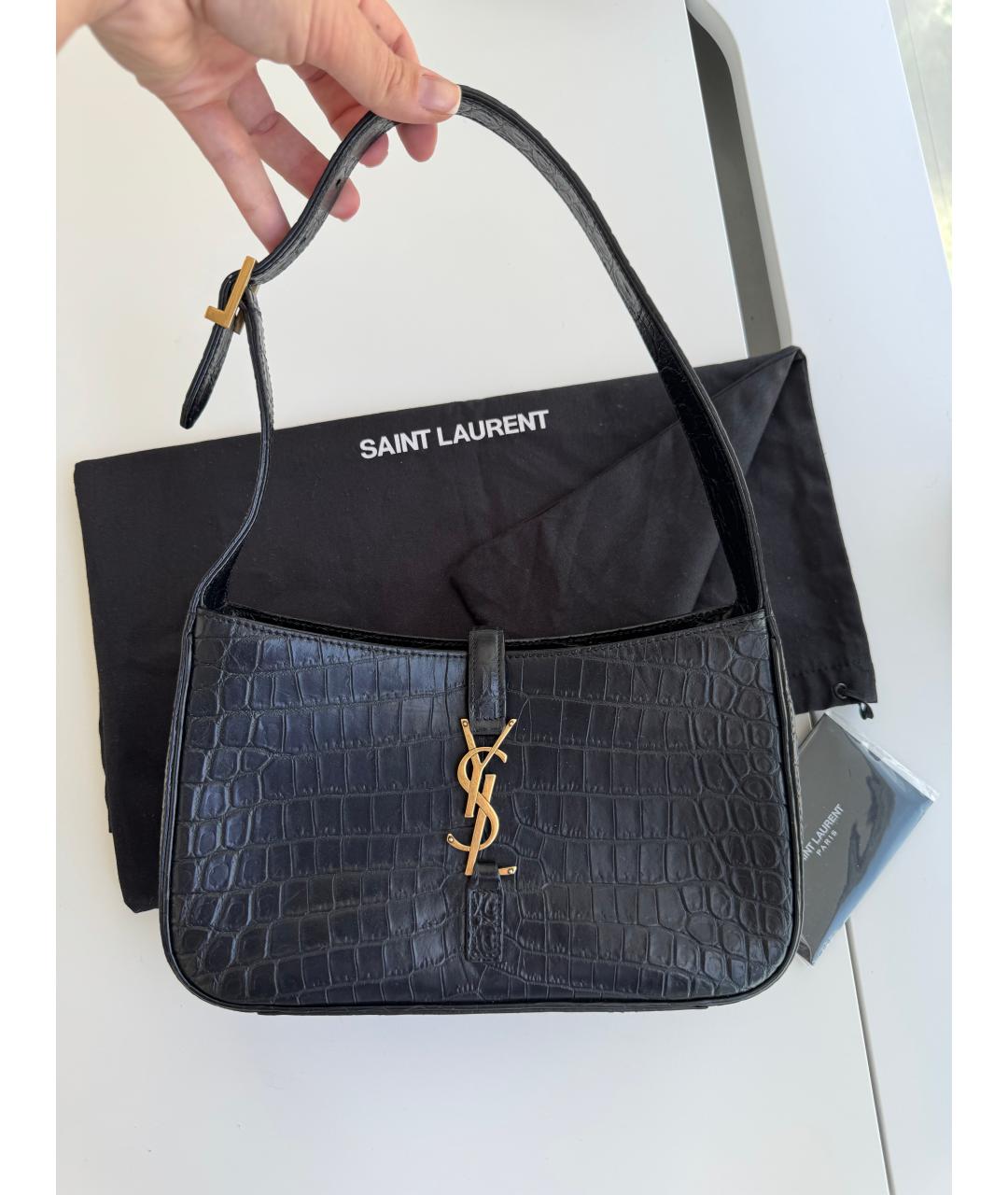SAINT LAURENT Черная сумка с короткими ручками из экзотической кожи, фото 2