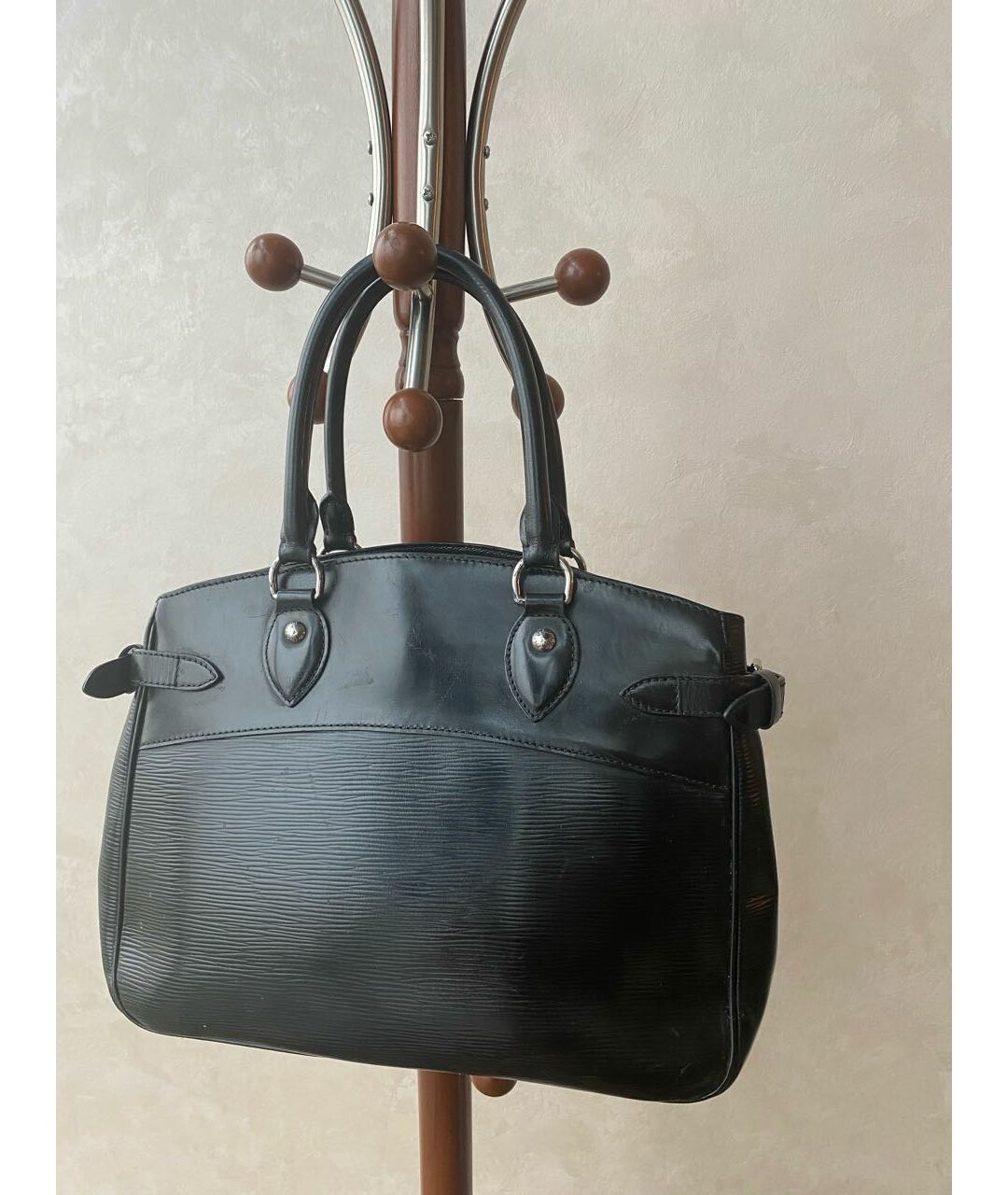 LOUIS VUITTON Черная кожаная сумка тоут, фото 4