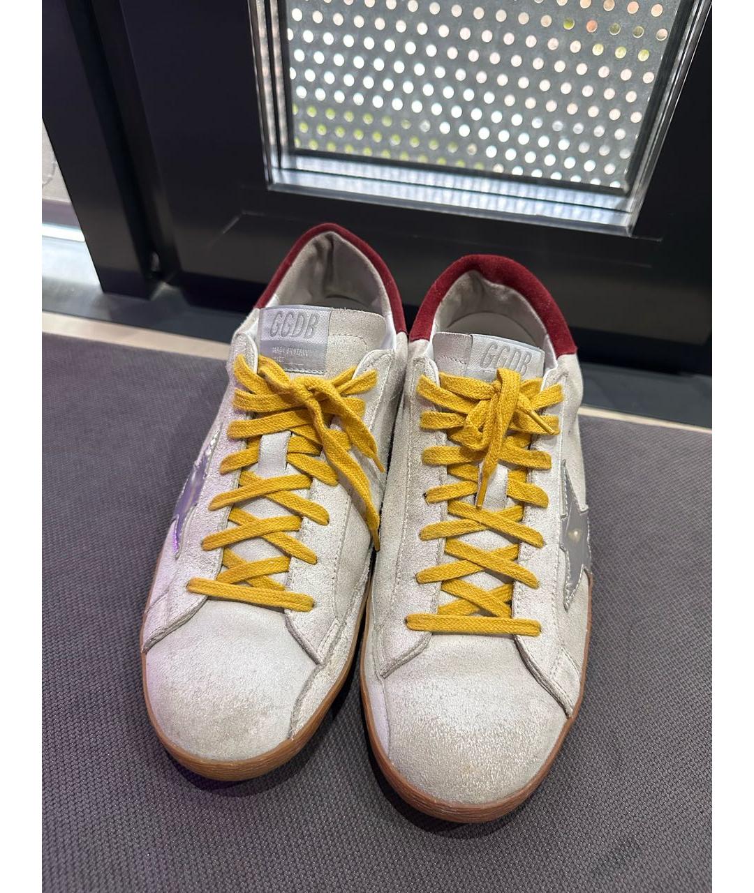 GOLDEN GOOSE DELUXE BRAND Белые низкие кроссовки / кеды из искусственной кожи, фото 2