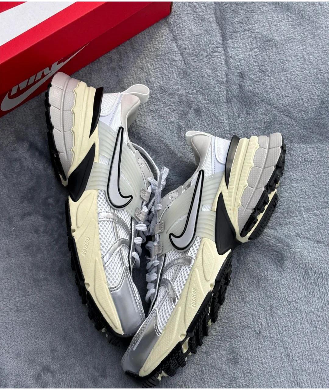NIKE Серебряные кроссовки, фото 3