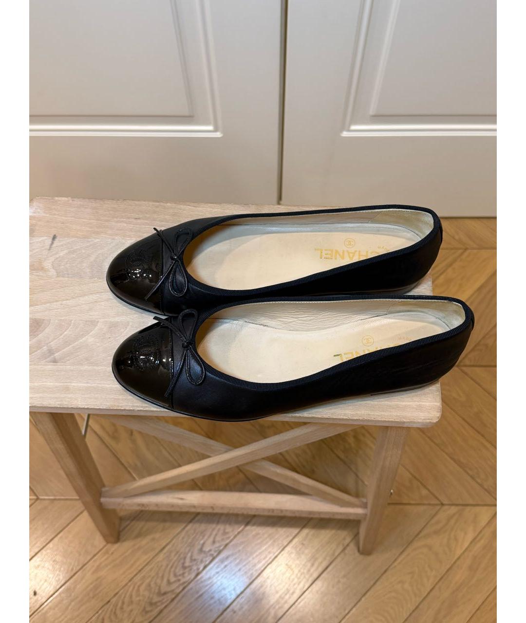 CHANEL Черные кожаные балетки, фото 2