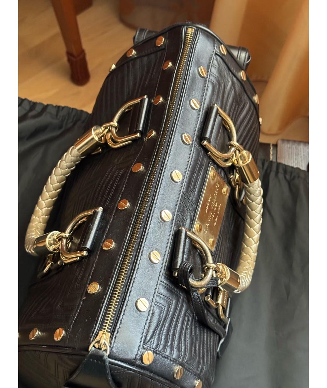 VERSACE Черная сумка с короткими ручками из искусственной кожи, фото 4