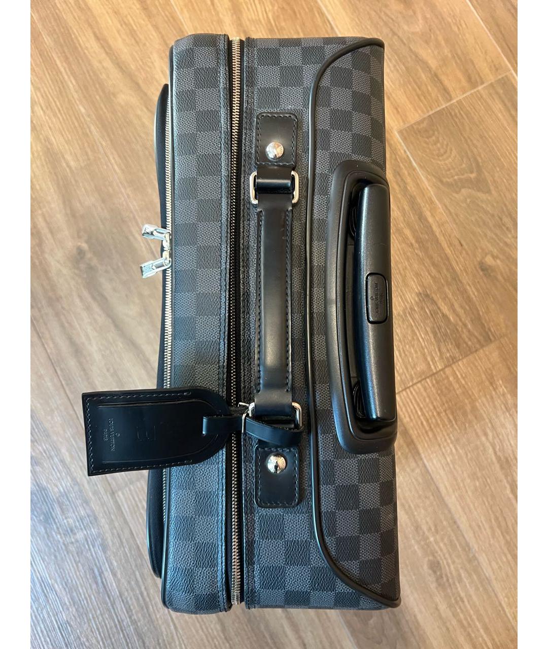 LOUIS VUITTON Антрацитовый чемодан из искусственной кожи, фото 8