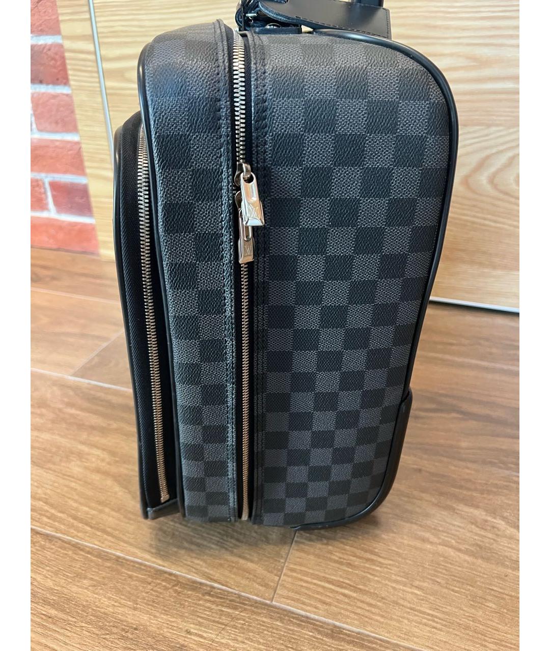 LOUIS VUITTON Антрацитовый чемодан из искусственной кожи, фото 2