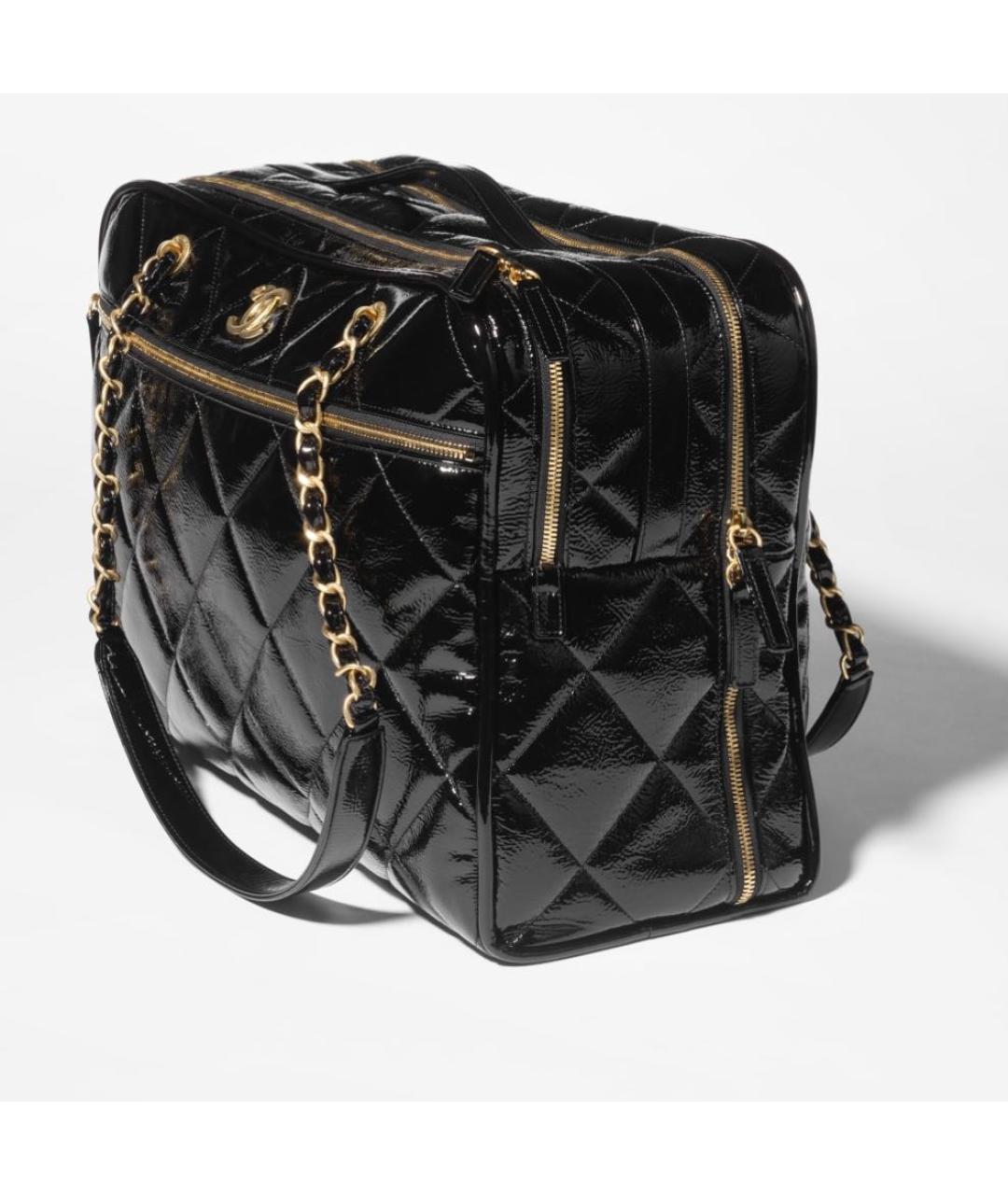 CHANEL Черная дорожная/спортивная сумка из лакированной кожи, фото 2