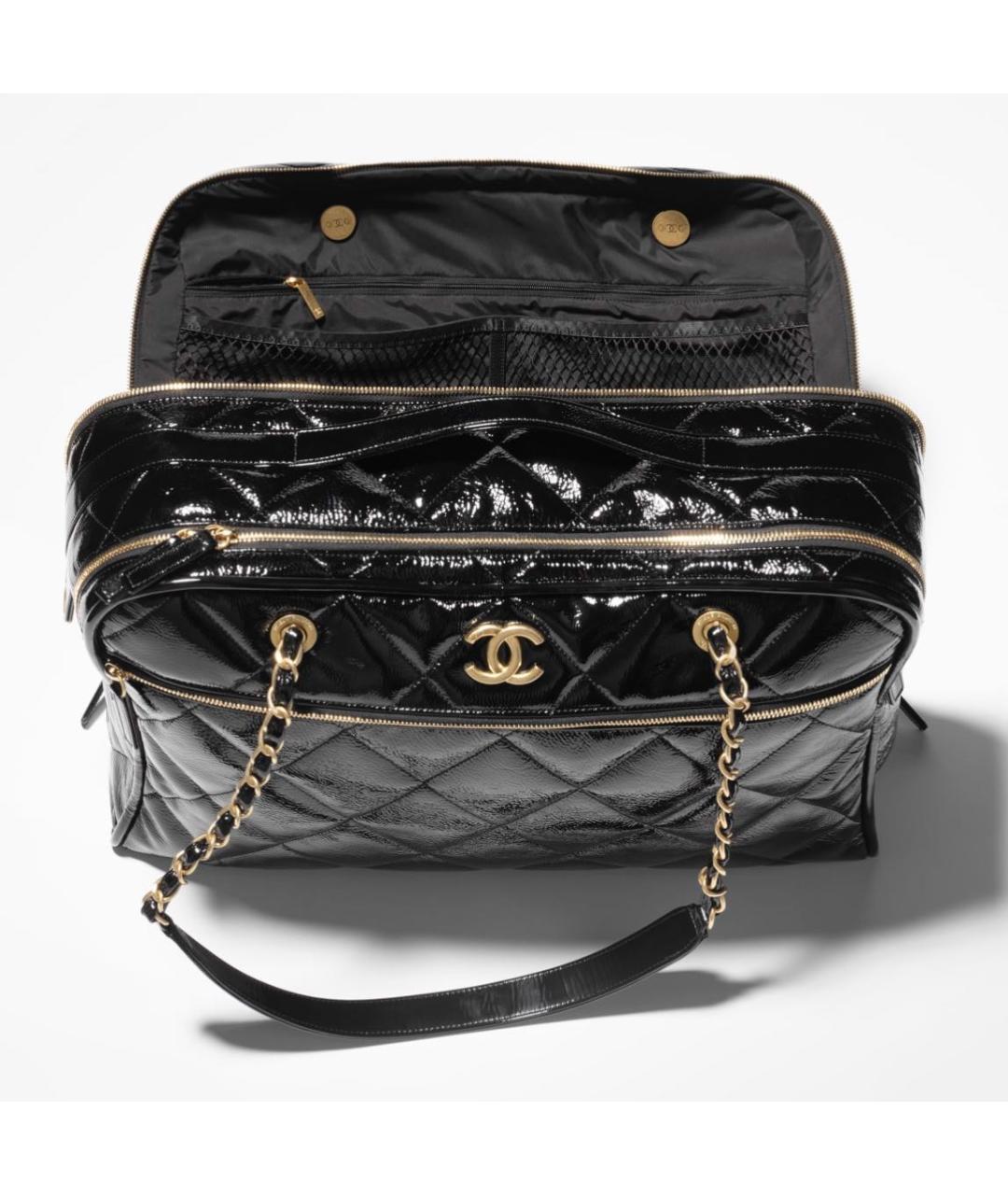 CHANEL Черная дорожная/спортивная сумка из лакированной кожи, фото 3