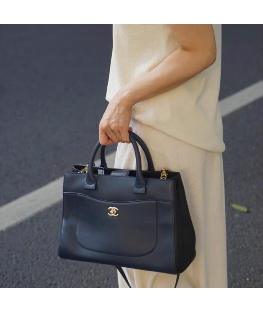 CHANEL Черная кожаная сумка тоут, фото 8