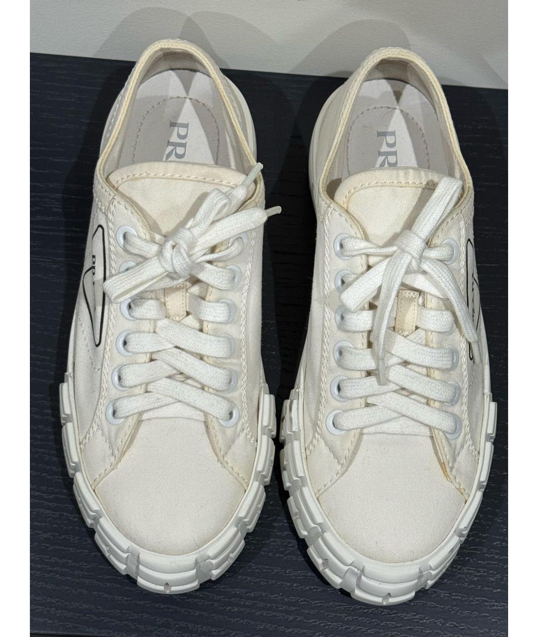 PRADA Белые текстильные кеды, фото 2