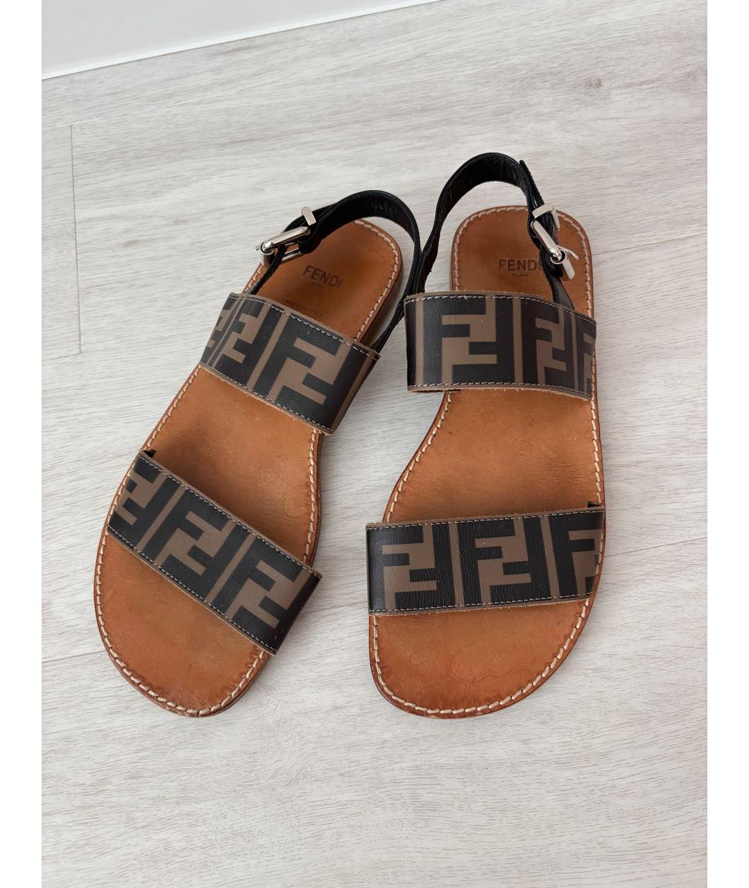 FENDI Коричневые кожаные сандалии и шлепанцы, фото 3