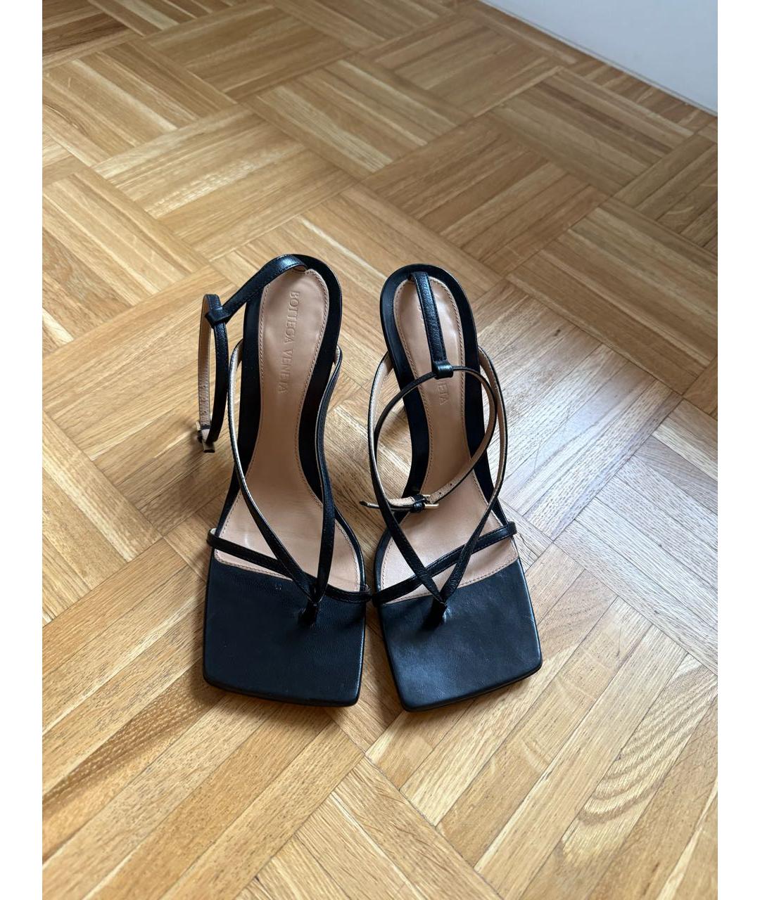 BOTTEGA VENETA Черные кожаные босоножки, фото 2