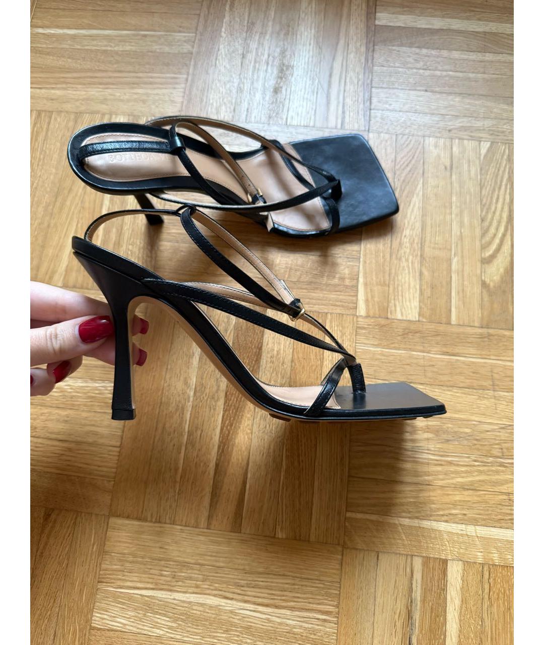BOTTEGA VENETA Черные кожаные босоножки, фото 5