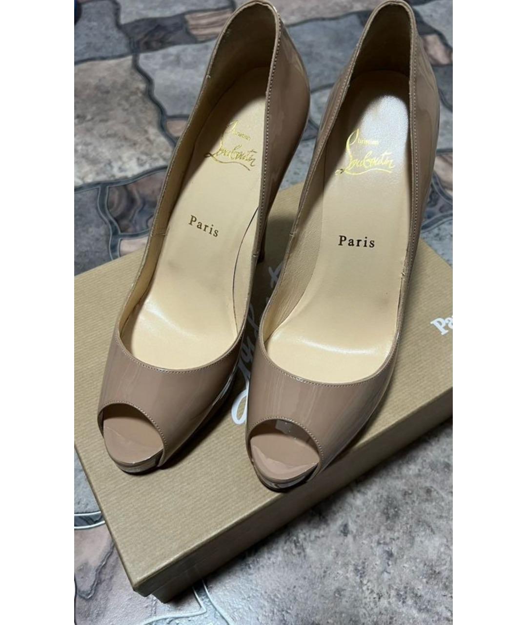 CHRISTIAN LOUBOUTIN Бежевые кожаные босоножки, фото 2