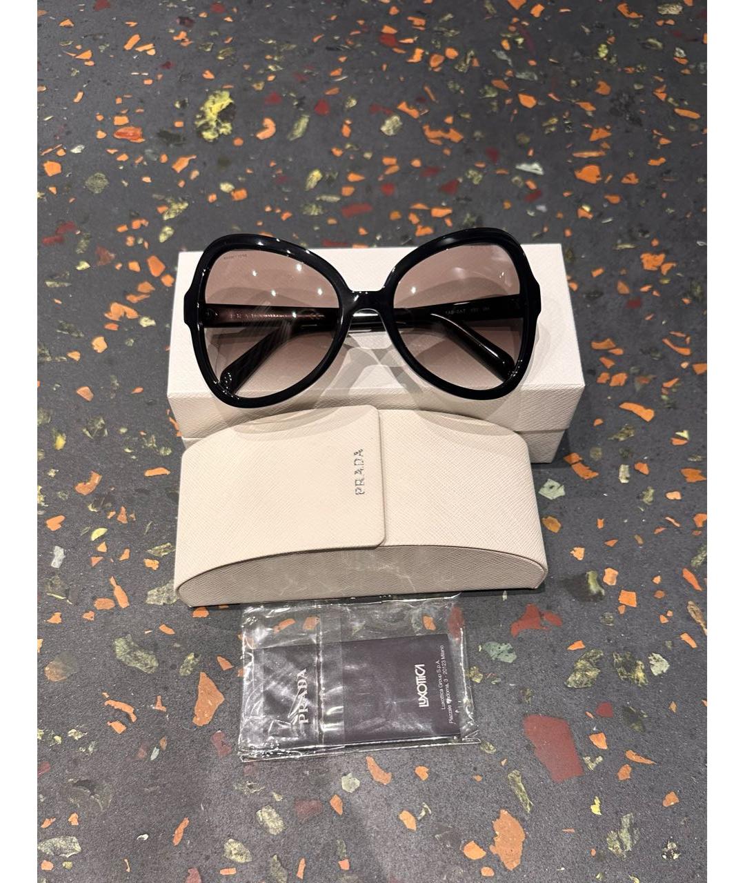 PRADA Черные пластиковые солнцезащитные очки, фото 2