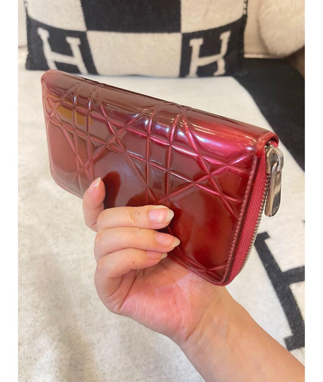 CHRISTIAN DIOR Бордовый кошелек из лакированной кожи, фото 4