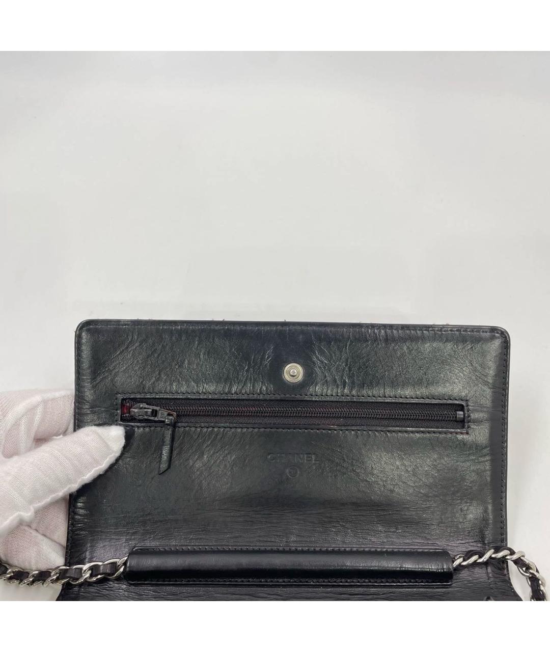 CHANEL Черная сумка через плечо из лакированной кожи, фото 5