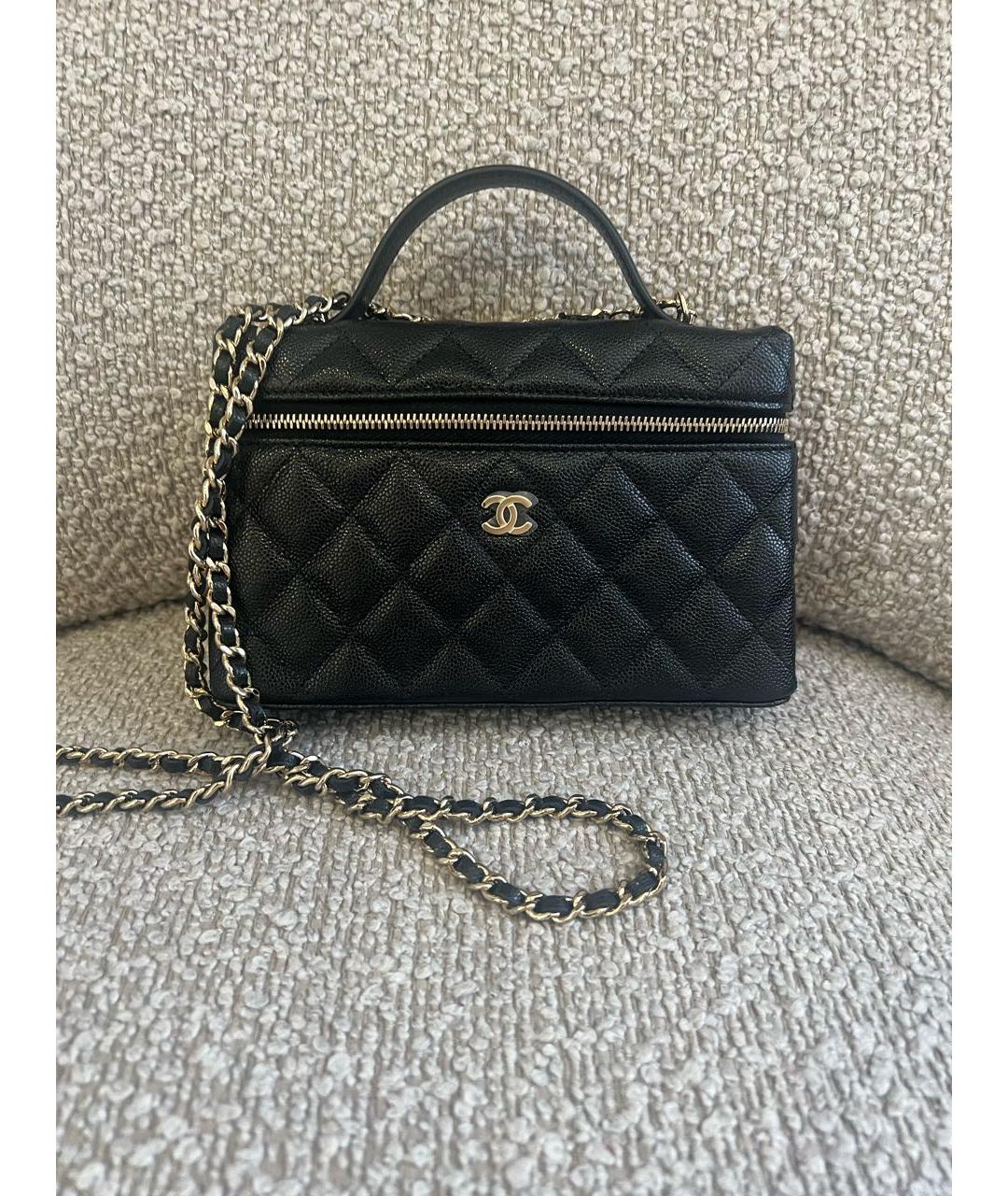 CHANEL BEAUTY Черная кожаная сумка через плечо, фото 2