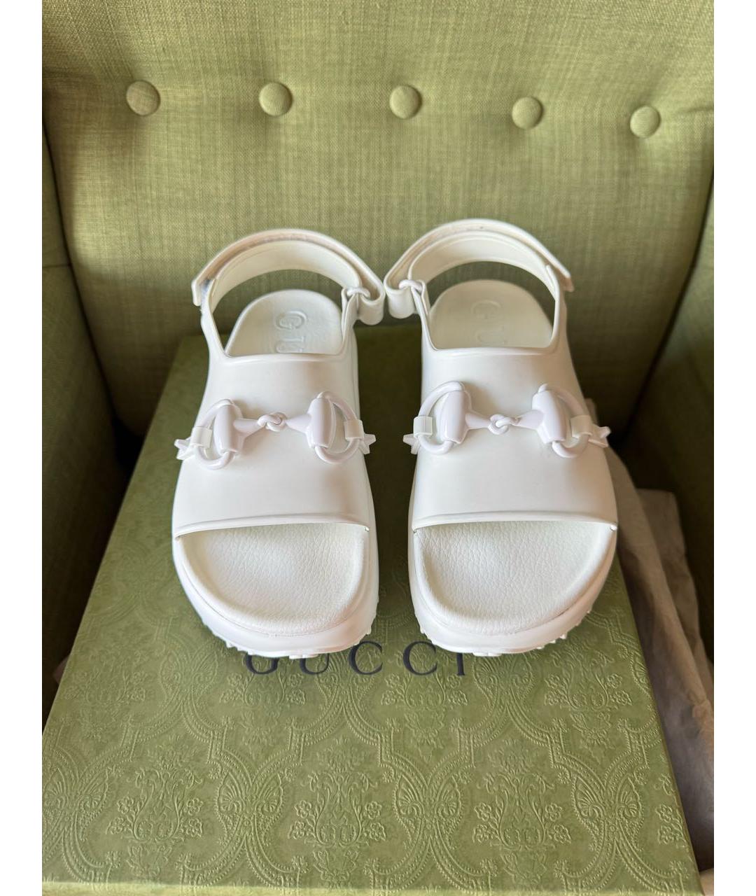 GUCCI Белые резиновые сандалии, фото 3