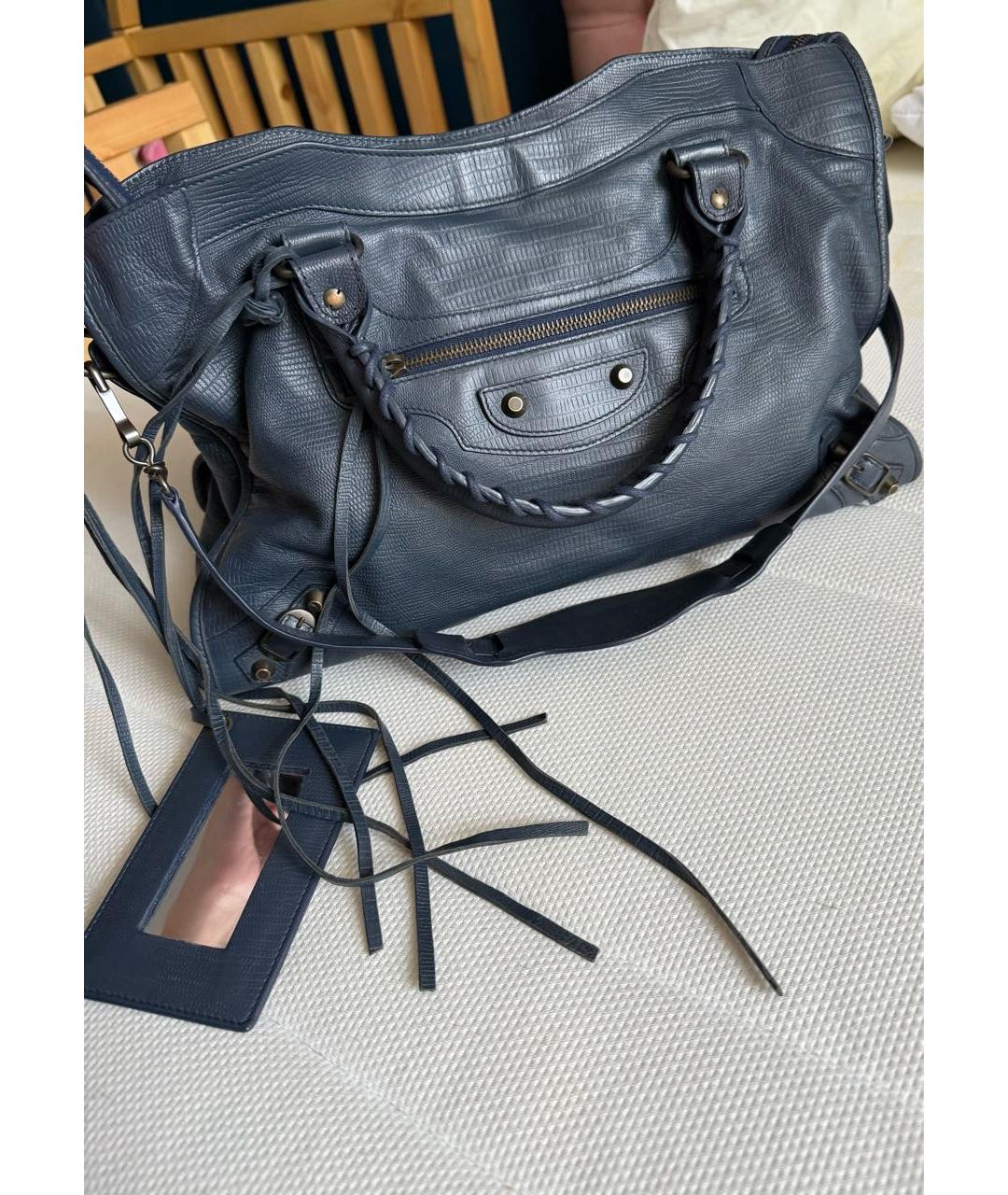 BALENCIAGA Темно-синяя сумка с короткими ручками из экзотической кожи, фото 4